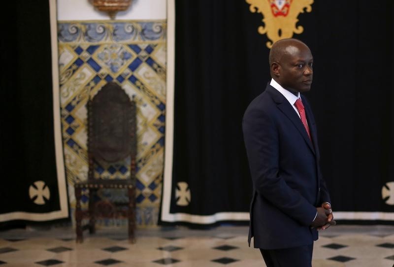© Reuters. Guinea-Bissau's President Jose Mario Vaz arrives to speak with journalists after a meeting with his Portuguese counterpart Anibal Cavaco Silva at Belem presidential palace in Lisbon