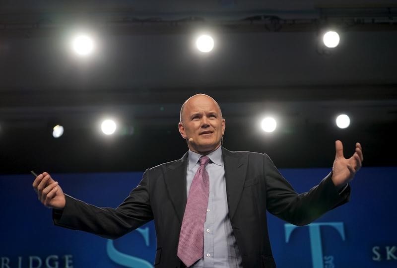 © Reuters. Michael Novogratz, President of Fortress Investment Group, speaks  at the annual Skybridge Alternatives Conference (SALT) in Las Vegas
