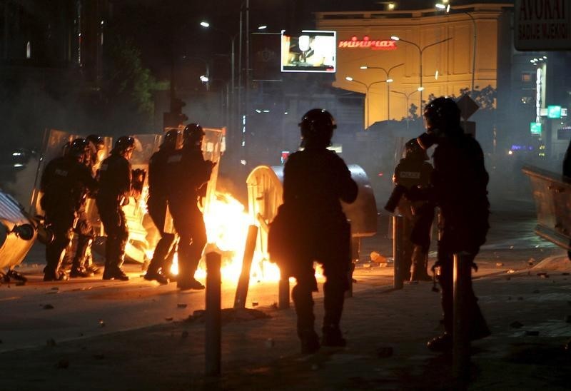 © Reuters. تفجر اشتباكات في كوسوفو بعد القبض على سياسي معارض