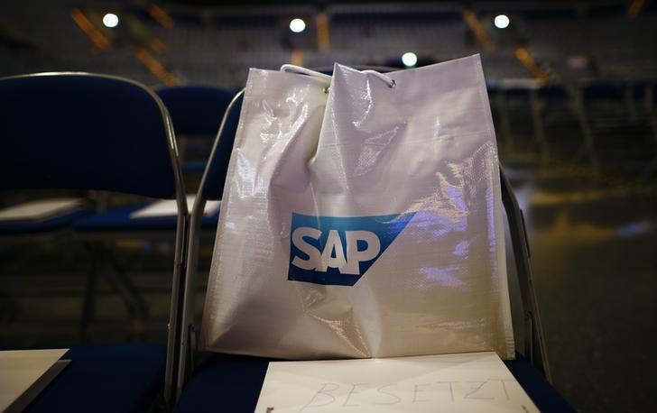 © Reuters. A bag with SAP logo is pictured before the company's annual general meeting in Mannheim