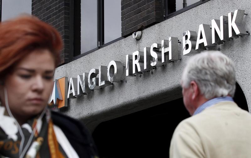 © Reuters. File photograph shows pedestrians walking past a branch of the Anglo Irish Bank in Dublin