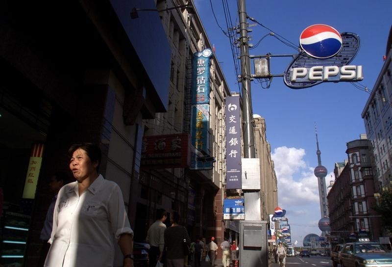 © Reuters. PepsiCo comercializará teléfonos móviles y accesorios en China
