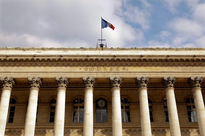 © Reuters. LES BOURSES EUROPÉENNES OUVRENT DANS LE ROUGE