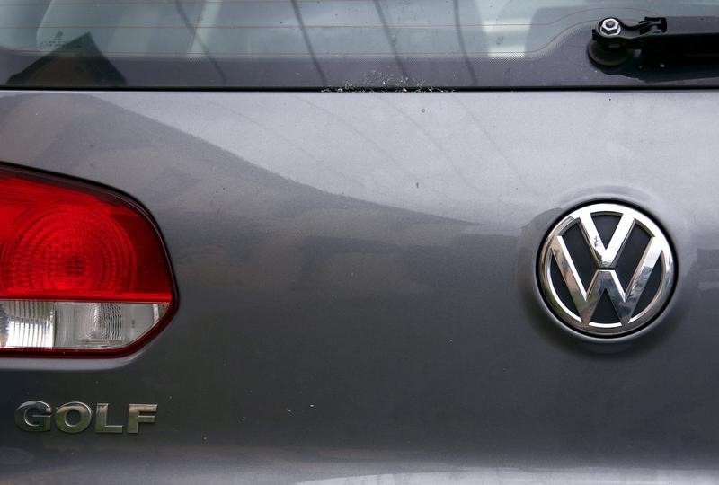 © Reuters. A Volkswagen logo is seen on one of the German automaker's cars in a street in Sydney, Australia