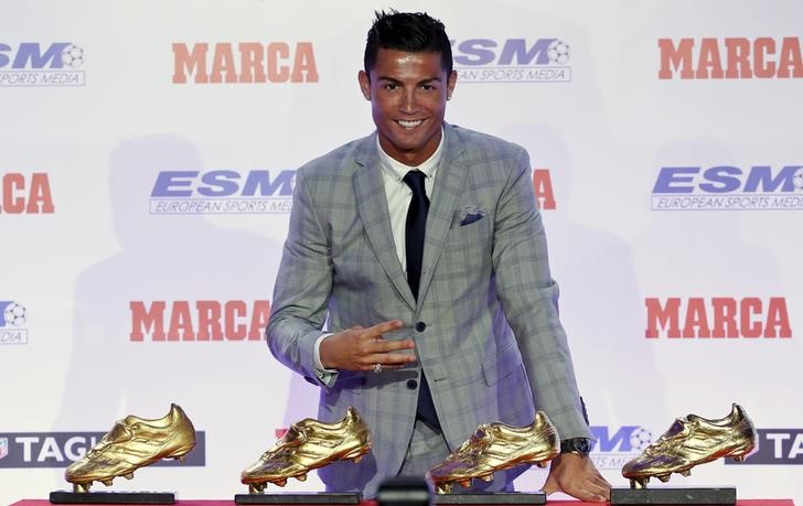 © Reuters. Un insaciable Ronaldo recoge su cuarta Bota de Oro