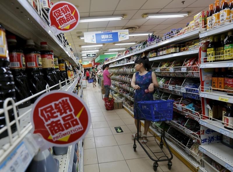 © Reuters. تضخم اسعار المستهلكين في الصين يتراجع في سبتمبر واسعار المنتجين تهبط للشهر الثالث والاربعين