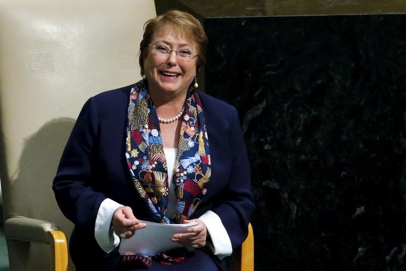 © Reuters. Bachelet inicia proceso para crear una nueva constitución en Chile