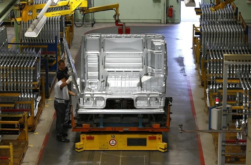 © Reuters. Men work at the assembly line in the truck production plant of truck and bus-maker MAN AG in Munich