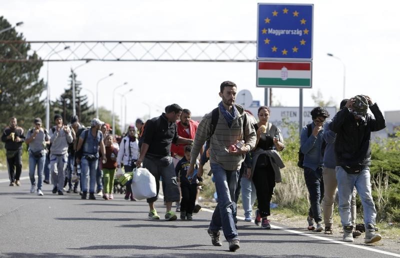 © Reuters. سلوفاكيا ترسل 50 فردا في الشرطة لحماية حدود المجر من المهاجرين