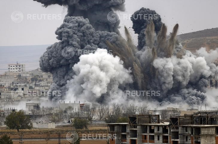 © Reuters. قوات التحالف نفذت 18 ضربة ضد الدولة الإسلامية في العراق وسوريا