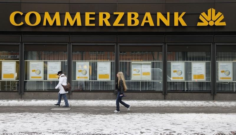 © Reuters. People walk past a branch of Commerzbank in Berlin