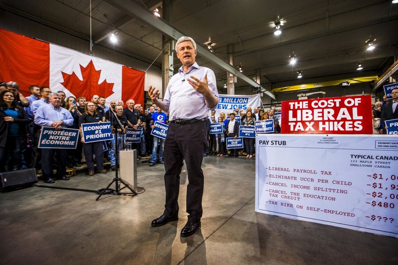 © Reuters. Canada's PM and Conservative leader Harper speaks in Brantford