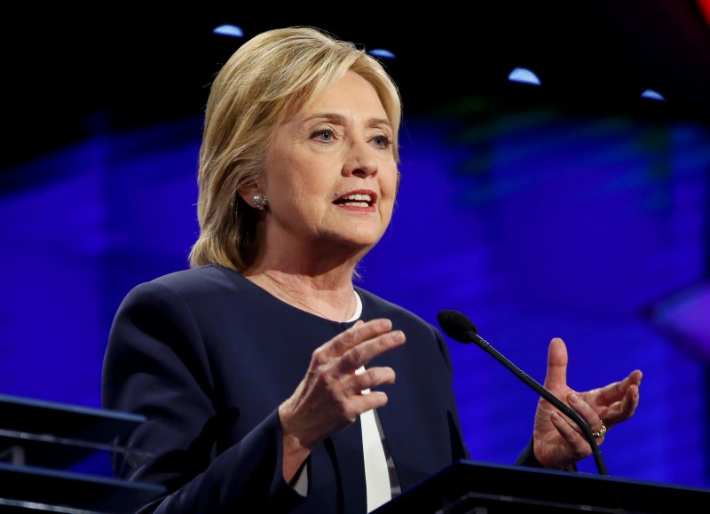 © Reuters. Democratic U.S. presidential candidate former Secretary of State Hillary Clinton speaks during the first official Democratic candidates debate of the 2016 presidential campaign in Las Vegas