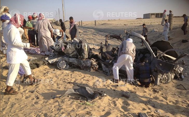 © Reuters. وزارة الداخلية المصرية:مقتل مجند ومدني في انفجار بشمال سيناء