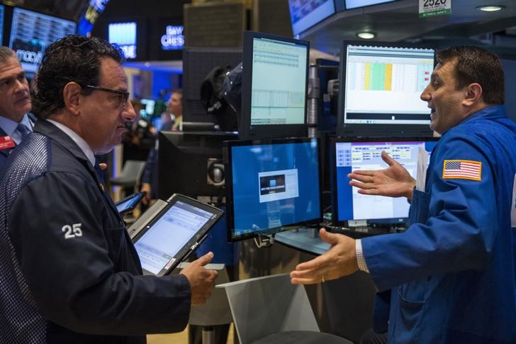 © Reuters. Traders work on the floor of the New York Stock Exchange shortly after the opening of the markets in New York