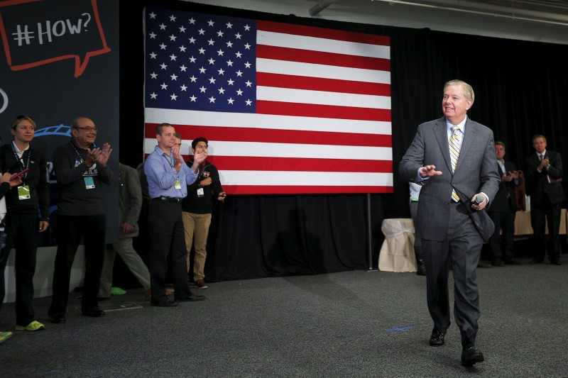 © Reuters. U.S. Republican presidential candidate and U.S. Senator Graham takes the stage to speak at the No Labels Problem Solver Convention in Manchester