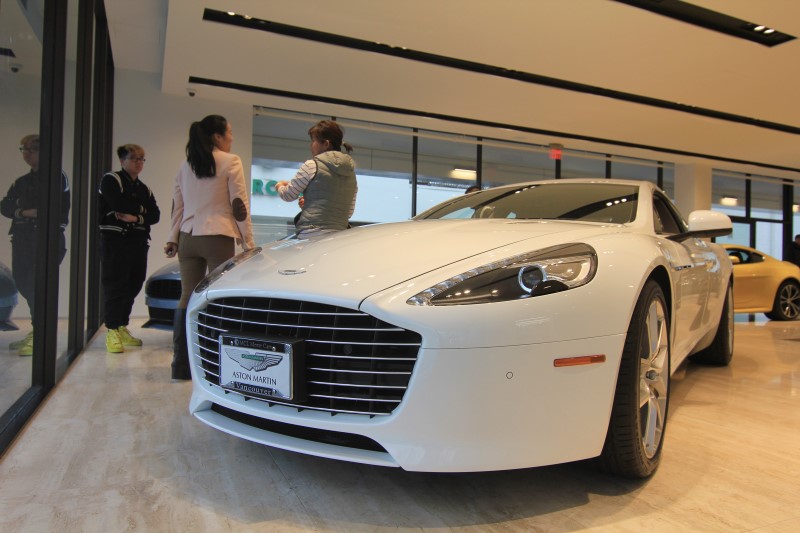 © Reuters. ASTON MARTIN A CREUSÉ SES PERTES EN 2014