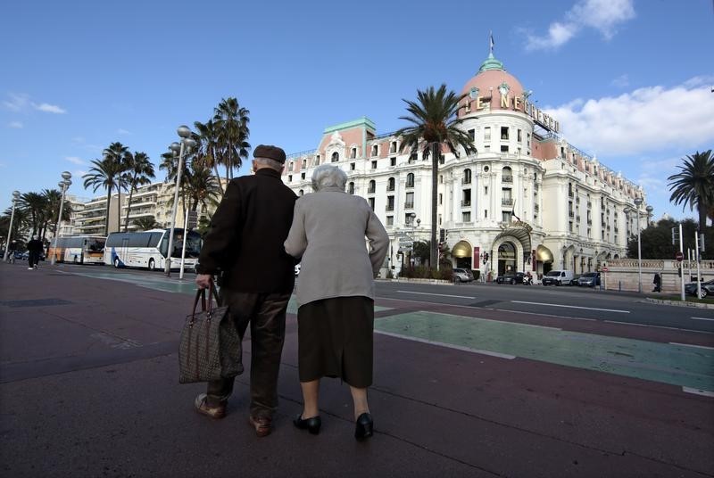 © Reuters. La vulnerabilidad económica asociada con la edad está subestimada 