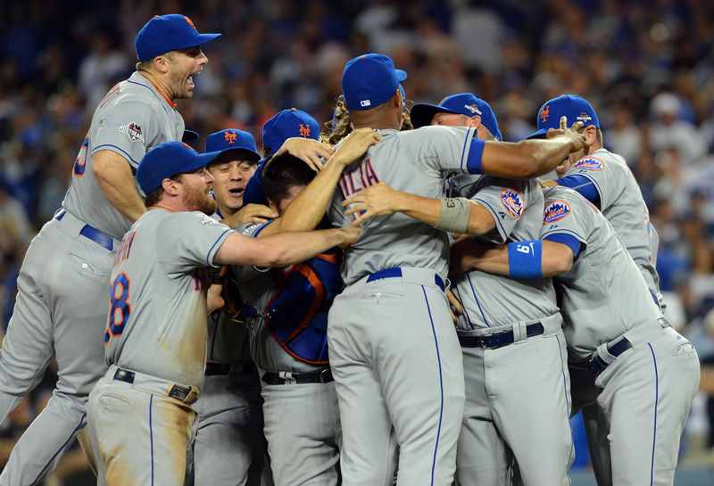 © Reuters. MLB: NLDS-New York Mets at Los Angeles Dodgers