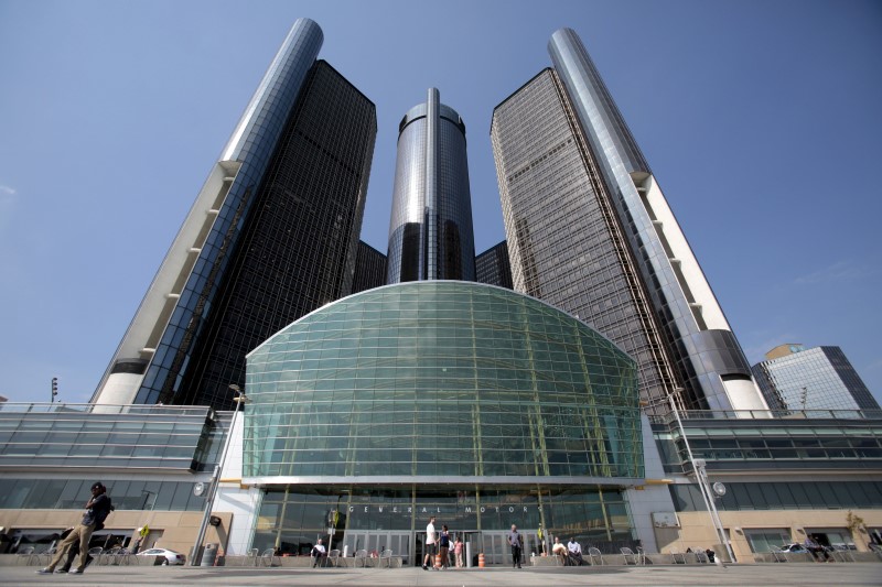 © Reuters. General Motors Co. headquarters is seen along the Detroit River Walk in Detroit, Michigan