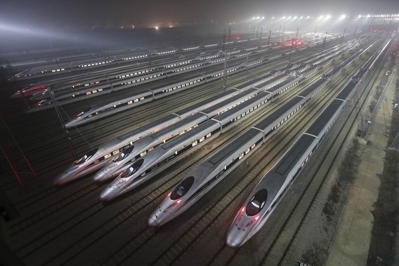 © Reuters. CRH380 Harmony bullet trains are seen at a high-speed train maintenance base in Wuhan