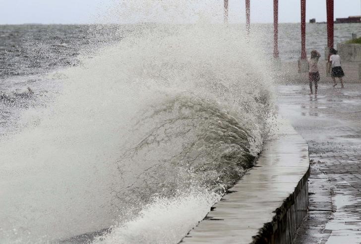 © Reuters. سلطات الفلبين تستعد للاعصار كوبو