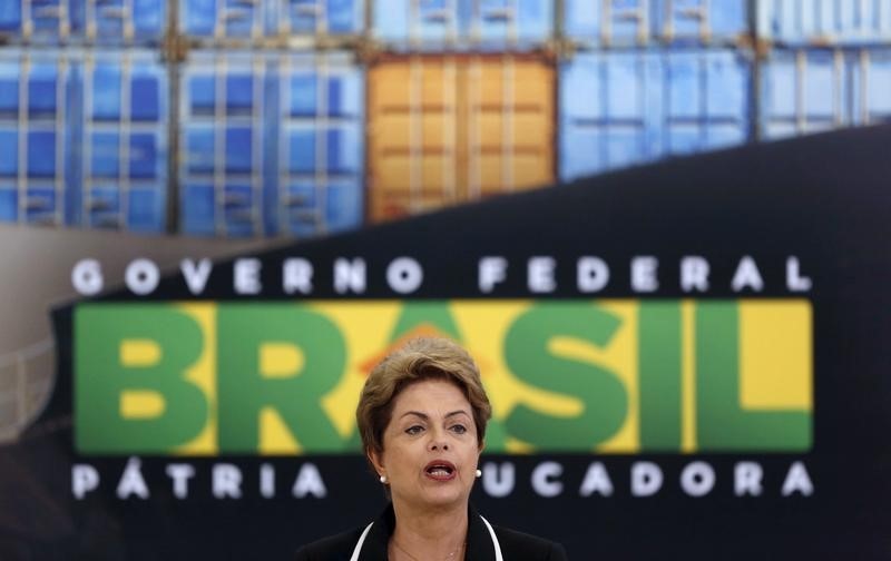 © Reuters. Policía de Brasil abre investigación sobre campaña de Rousseff que le dio reelección