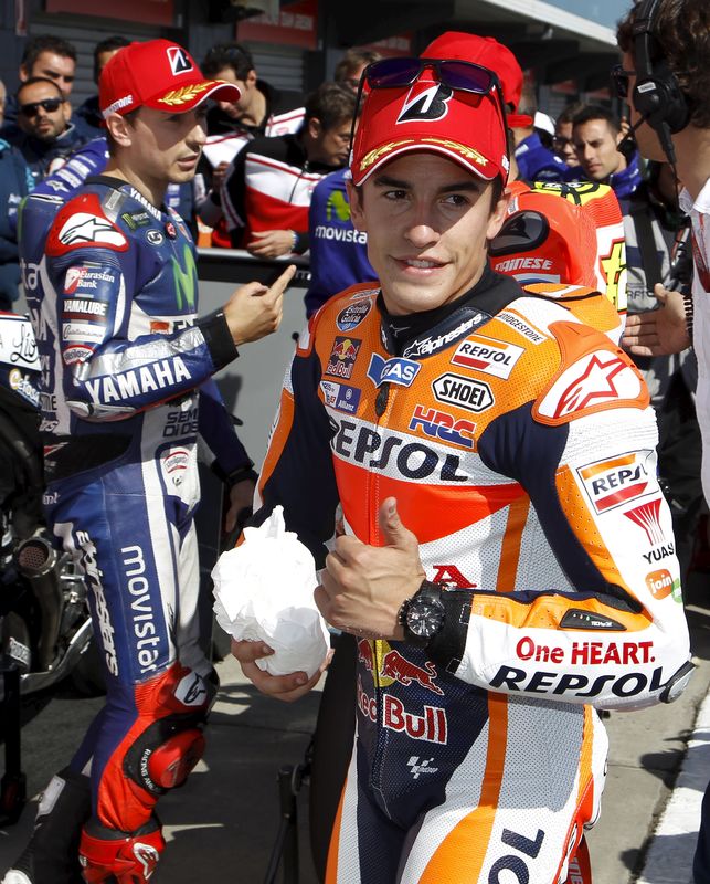 © Reuters. Márquez se hace con la pole en Australia, Lorenzo saldrá tercero