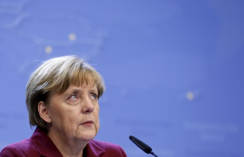 © Reuters. Germany's Chancellor Merkel addresses a news conference after an EU leaders summit in Brussels