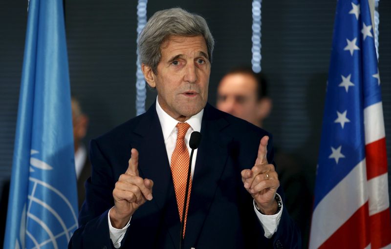 © Reuters. كيري: من المهم الاتفاق على خطوات للتهدئة بين الفلسطينيين واسرائيل