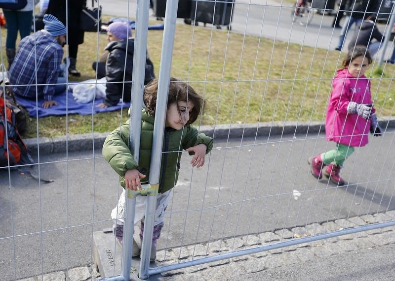 © Reuters. ألمانيا: إقامة سياج على امتداد الحدود مع النمسا لن يمنع المهاجرين
