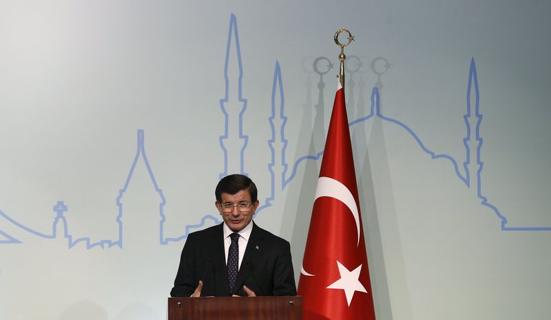 © Reuters. Primeiro-ministro turco, Ahmet Davutoglu, durante evento em Istambul