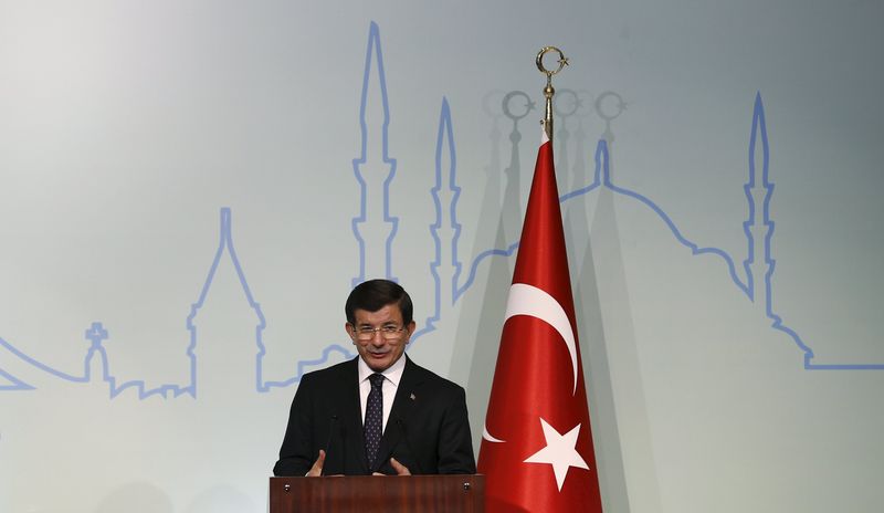 © Reuters. داود أوغلو: تركيا تريد تمويلا جديدا من أوروبا للمساعدة في التعامل مع الهجرة