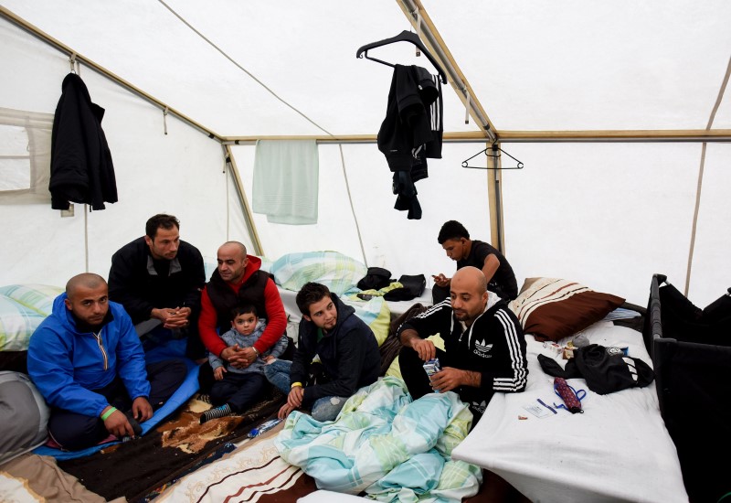 © Reuters. والشتاء على الأبواب .. ألمانيا تبحث عن بيوت لايواء اللاجئين