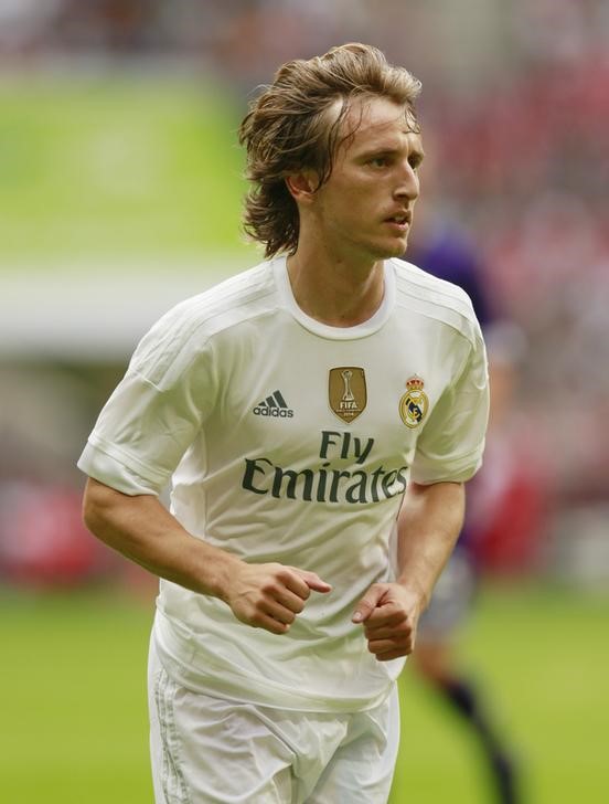 © Reuters. Luka Modric, do Real Madrid, durante partida amistosa contra o Tottenham, em Munique 