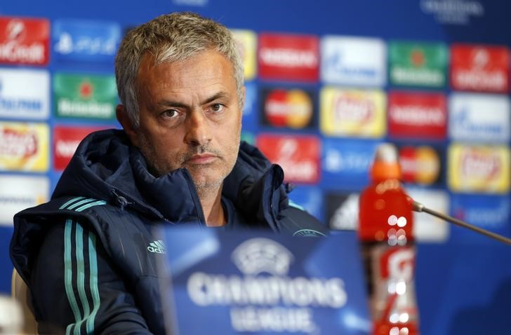 © Reuters. Técnico do Chelsea, José Mourinho, durante entrevista coletiva em Kiev antes de partida contra o Dynamo pela Liga dos Campeões