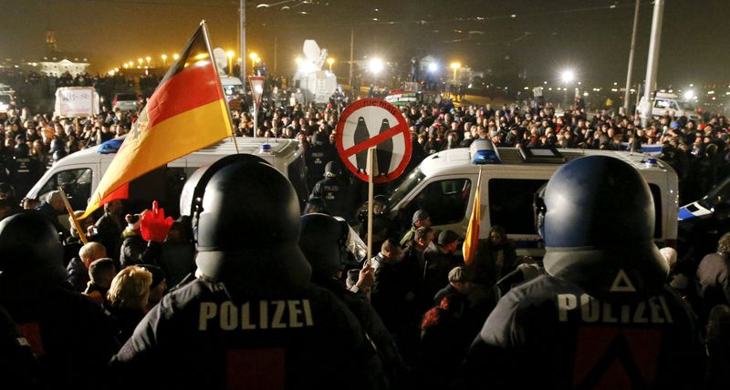 © Reuters. تنامي الاحتجاجات المعادية للإسلام في ألمانيا بسبب المخاوف من تدفق المهاجرين