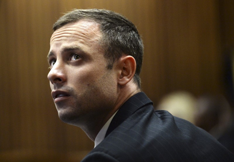 © Reuters. OSCAR PISTORIUS EN LIBERTÉ CONDITIONNELLE