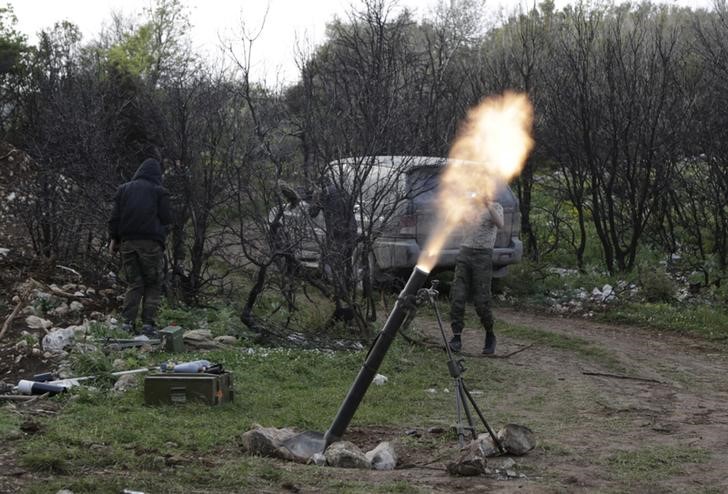 © Reuters. المرصد: 45 قتيلا بينهم قائد بالمعارضة السورية المسلحة في ضربات روسية
