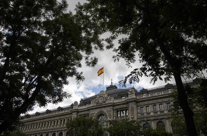 © Reuters. España coloca 2.236 mlns euros en Letras a tipos negativos  