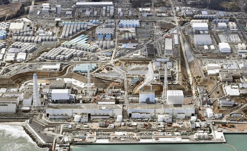 © Reuters. اليابان تعترف باصابة عامل بالسرطان جراء كارثة فوكوشيما النووية