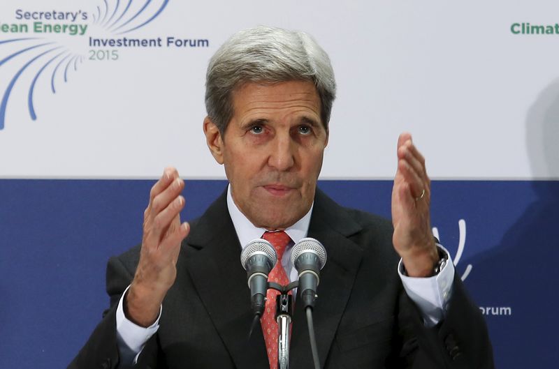 © Reuters. كيري يتحدث عن احتمال عقد لقاء مع نتنياهو في الشرق الأوسط 
