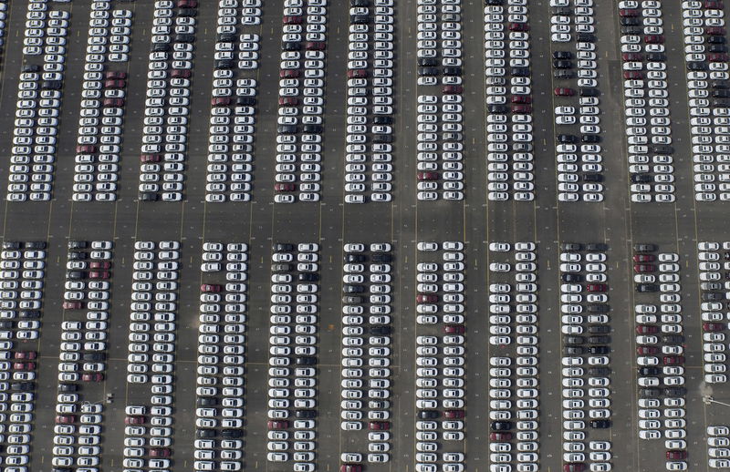 © Reuters. An aerial picture shows new Chevrolet cars at a General Motors' parking lot in Shenyang