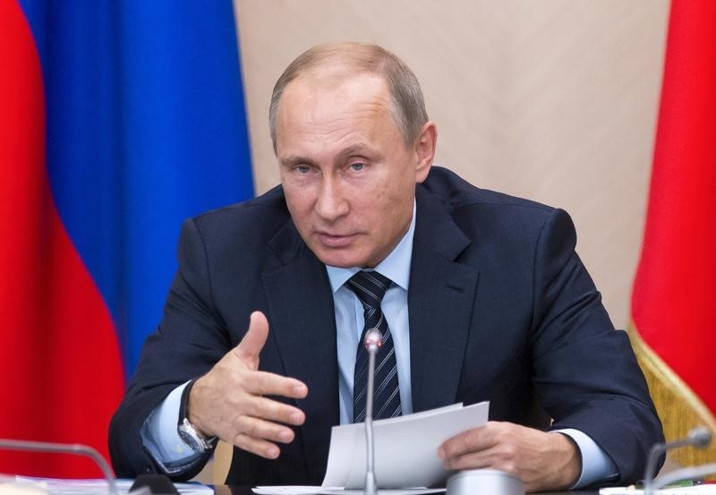 © Reuters. بوتين يقول إن روسيا تكثف حربها على الإرهاب بعد بدء الحملة في سوريا