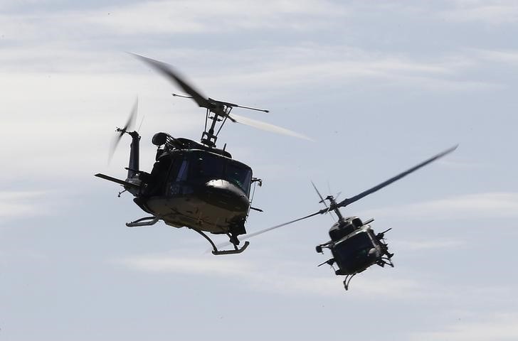 © Reuters. Helicópteros durante exercício militar da Otan na base de Trapani