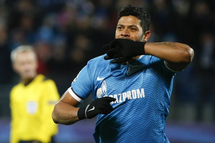 © Reuters. Hulk comemora vitória do Zenit São Petersburgo contra o Lyon 