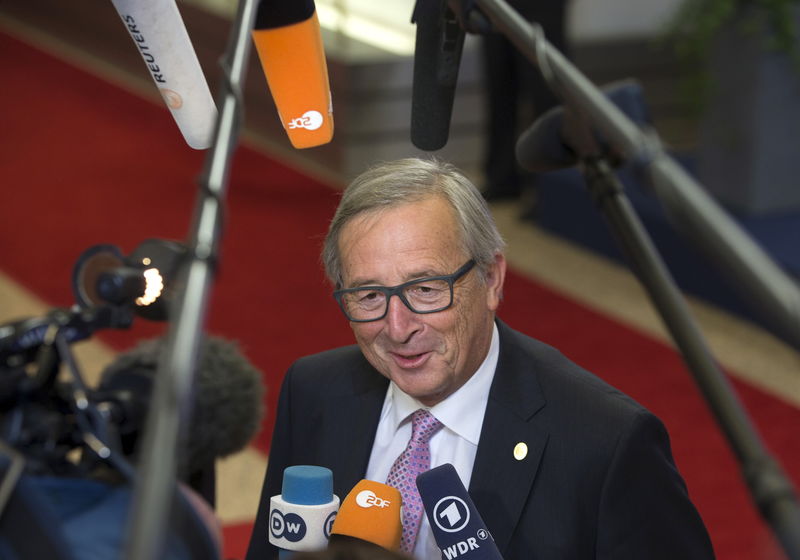 © Reuters. Juncker cita el domingo a varios líderes para tratar la crisis de refugiados