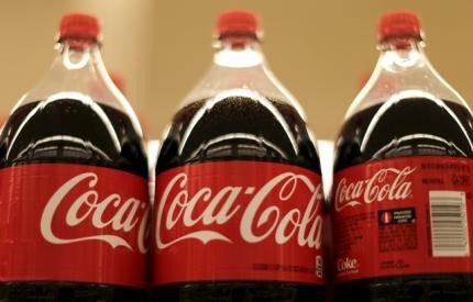 © Reuters. File photo of Bottles of Coca-Cola at the Safeway store in Wheaton Maryland