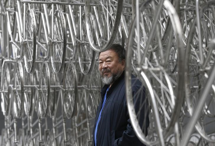 © Reuters. Artista dissidente chinês Ai Weiwei durante exibição em Londres