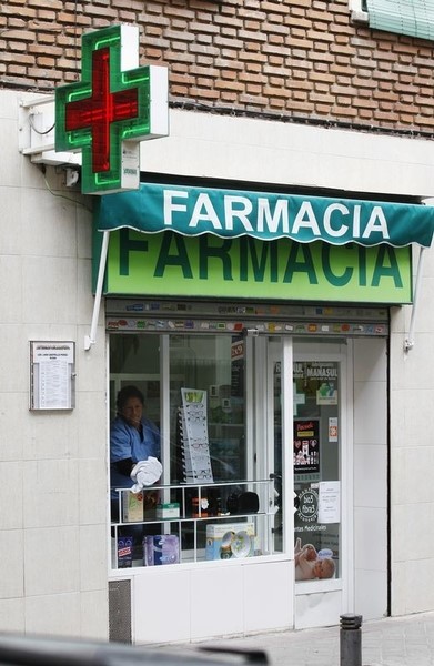 © Reuters. Competencia insta a liberalizar las farmacias en España